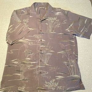 Tommy Bahama Short Sleeve Silk Camp Shirt size Large.  Brown print
